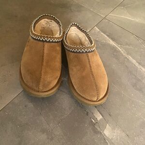 Nearly brand new Uggs